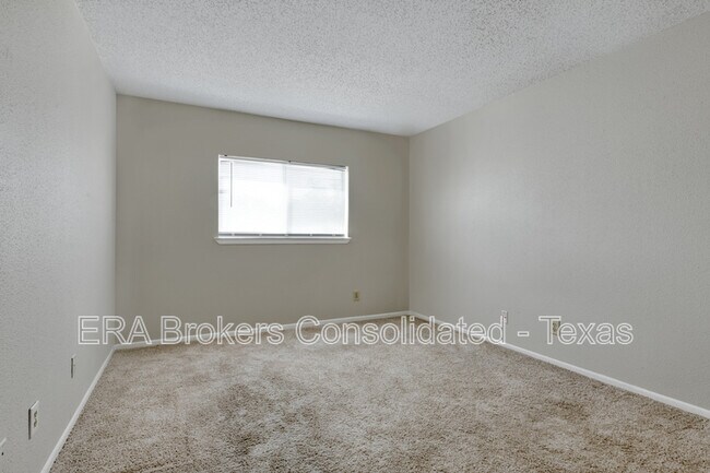 Building Photo - 4119 Castlewood