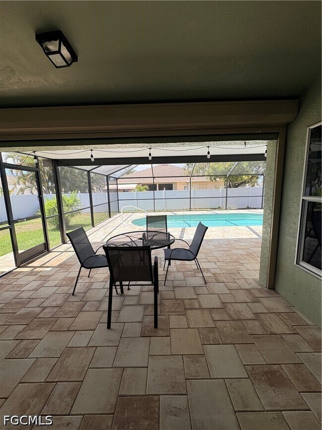 Building Photo - 3710 SW 13th Ave