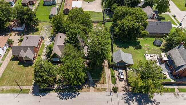 Building Photo - **CHARMING TULSA HOME FOR RENT — ONLY $1,300/MONTH!**