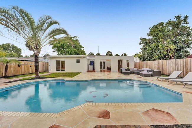 Building Photo - 1524 NE 15th Ave