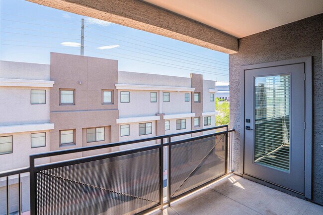 Building Photo - 6610 N 93rd Ave