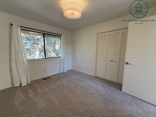 Building Photo - Impeccable Laureles Grade Estate Property with Valley Views