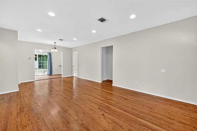 Building Photo - 1111 Choate Cir