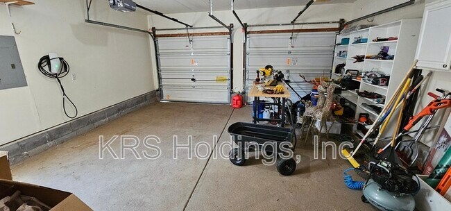 Building Photo - 3136 Sacramento Dr