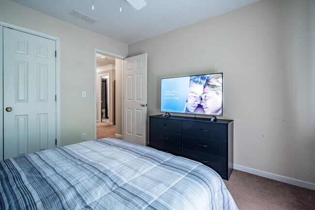 Building Photo - 2096 Fairport Way