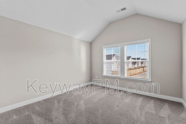 Building Photo - 3205 Venetian Dr