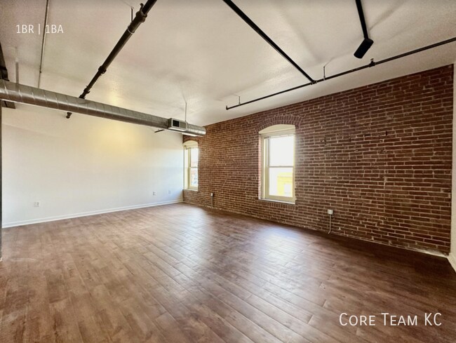 Building Photo - 204 Walnut St