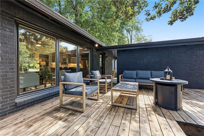 Building Photo - 3831 Greenhill Dr