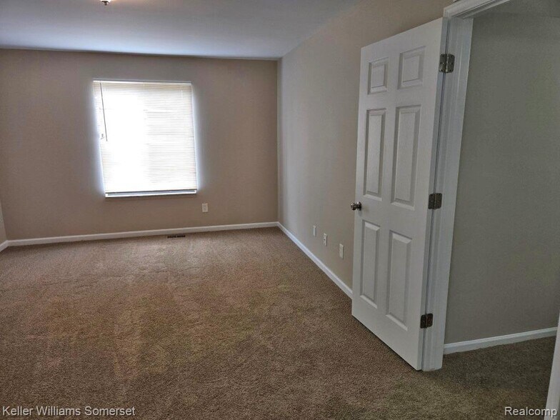 Building Photo - 71 Meadow Wood Dr