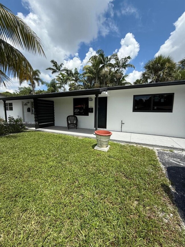 Building Photo - 2927 SW 19th St