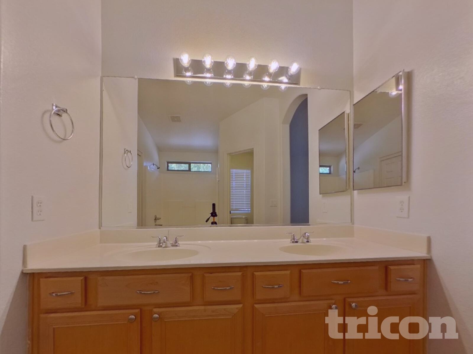 Building Photo - 2030 N 108th Dr