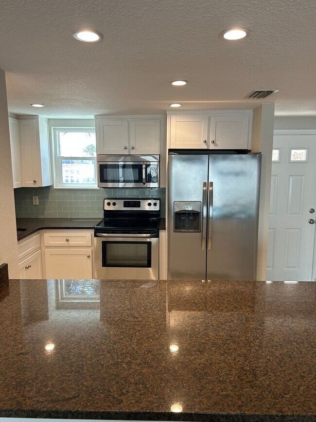 Building Photo - Remodeled Beachside Townhome-Steps from the Beach