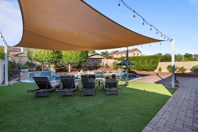 Building Photo - 21072 W Maiden Ln