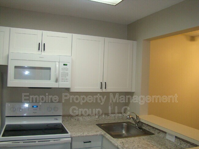 Building Photo - 1600 Park Cir