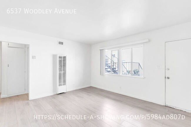Building Photo - 6537 Woodley Ave