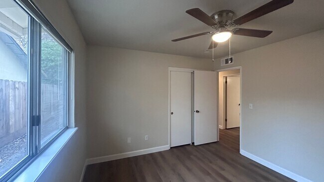 Building Photo - Lakewood Elementary School District