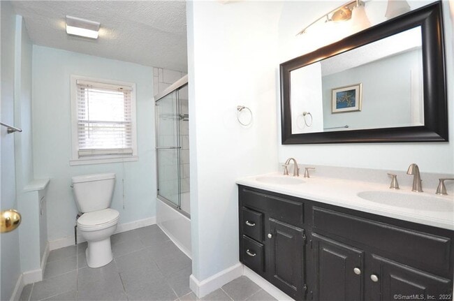 Building Photo - 44 Simsbury Manor Dr