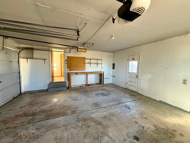 Building Photo - Quick Move In! 6 Month Lease Special! 3 bedroom, 1.5 Bath Home with attached garage in Loveland, CO