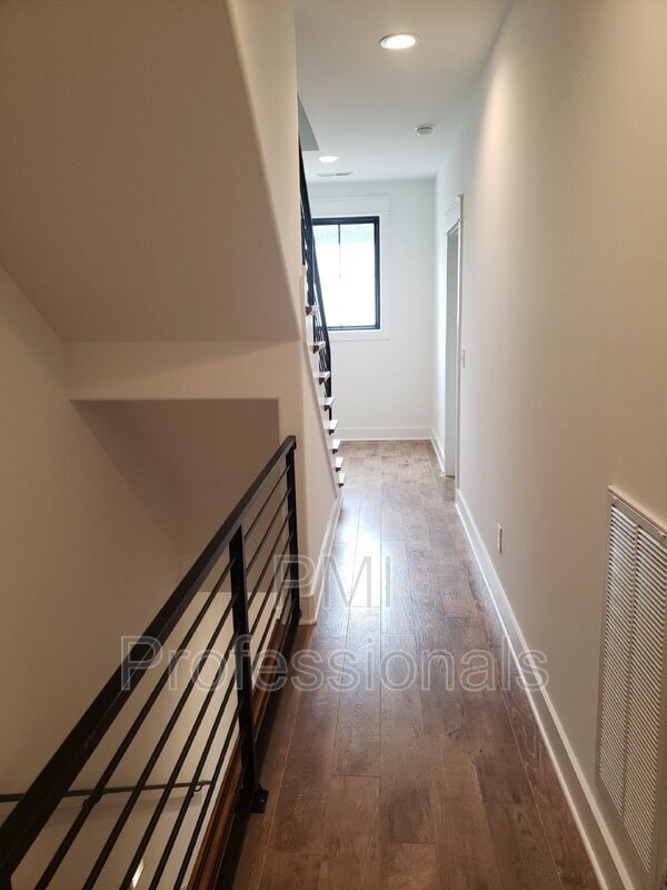 Building Photo - 227 S Bilbro Ave