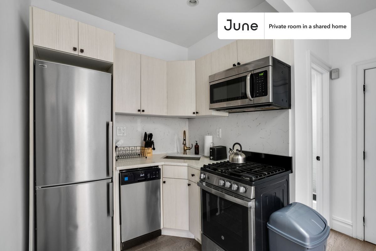 Building Photo - Room in Shared 2 bed/1 bath home