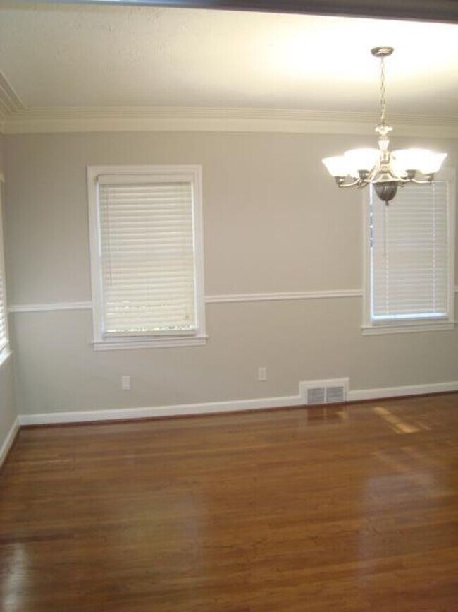 Building Photo - Rent Ready 3 bedroom and 2 bathroom!