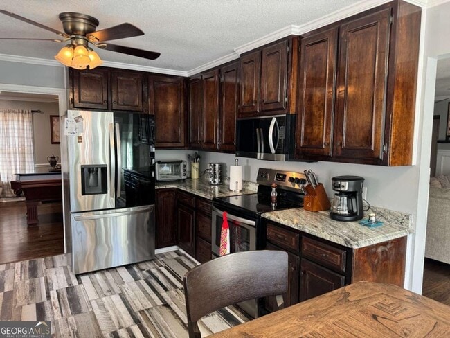 Building Photo - 204 S Edgewood Dr