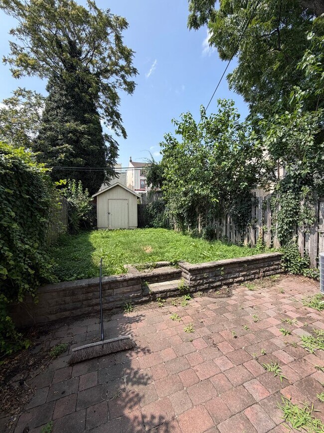 Building Photo - 214 Grape St
