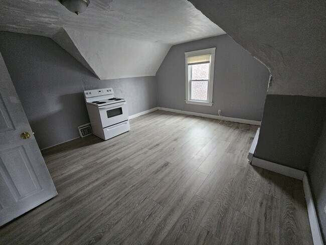 Building Photo - 10602 Earle Ave