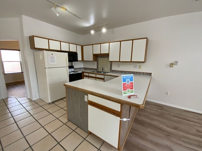 Building Photo - 3 Bedroom Townhome Available Near Albuquer...