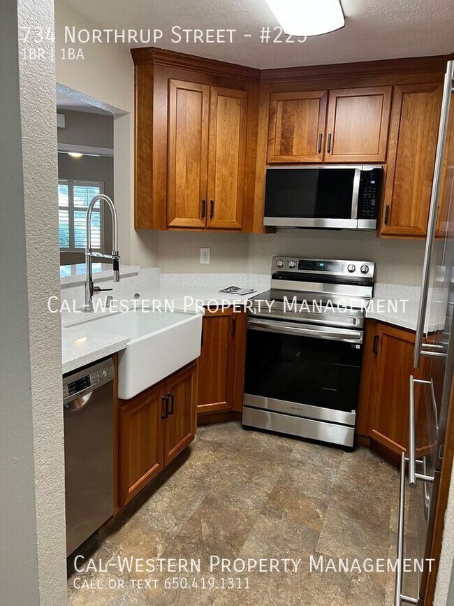 Building Photo - 734 Northrup St