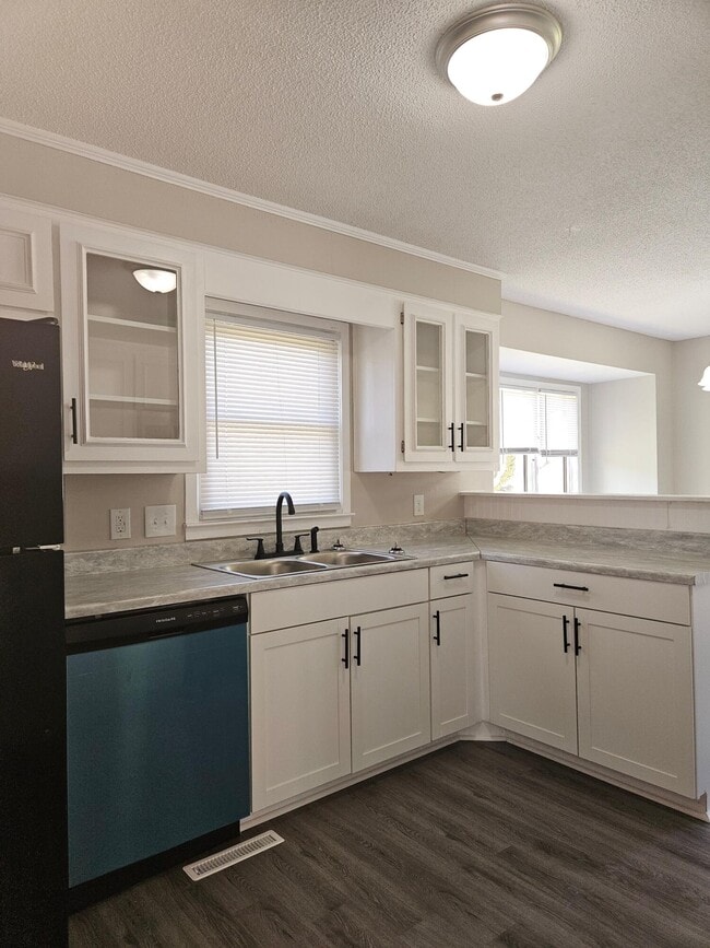 Building Photo - 107 Robinwood Dr