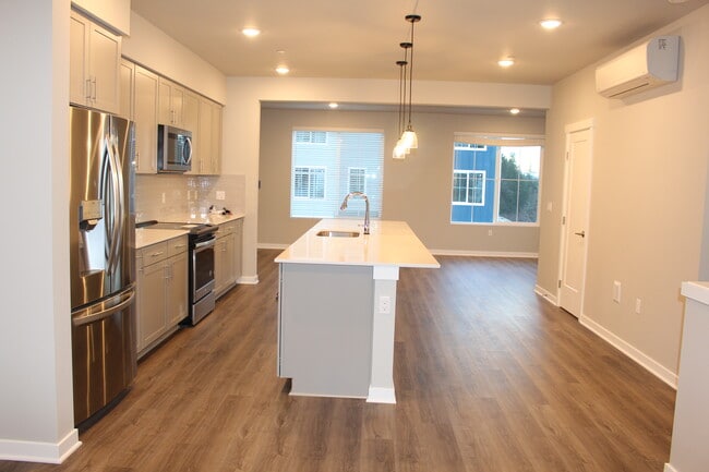 Building Photo - 10103 16th Pl SE