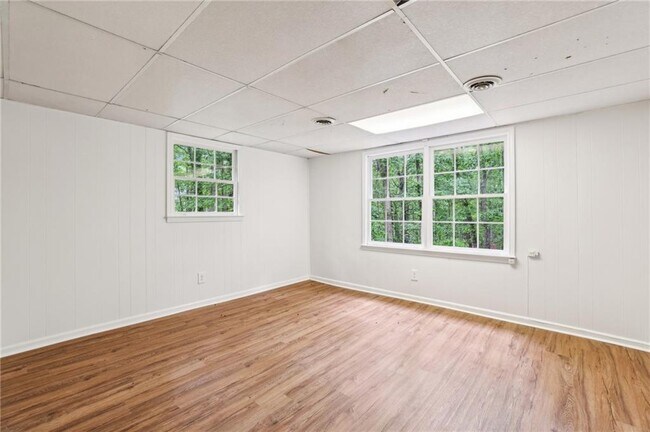 Building Photo - 2063 Six Branches Dr