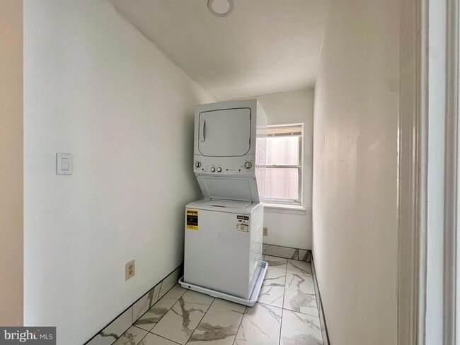 Building Photo - 1136 Mt Vernon St