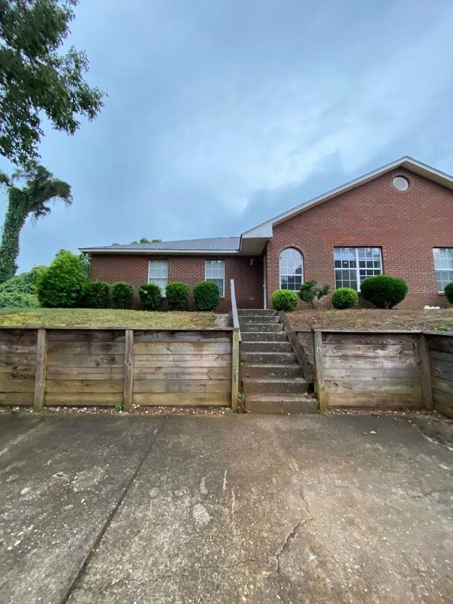 Building Photo - Duplex in Auburn!