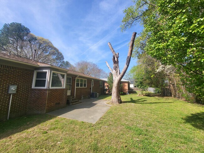 Building Photo - EASTON PLACE