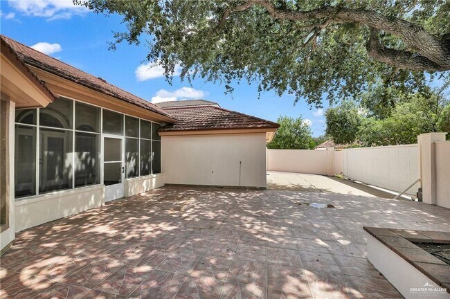 Building Photo - 321 Condor Ave