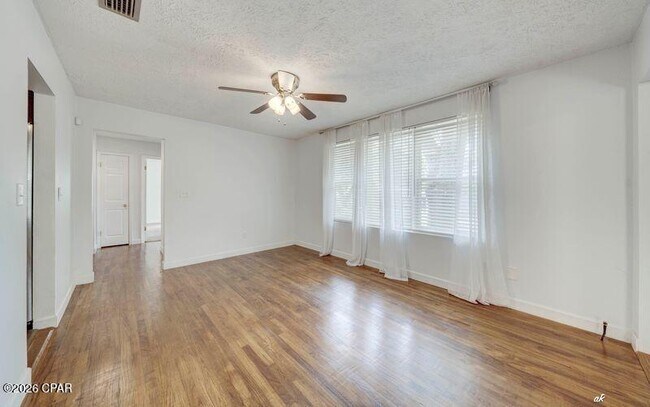 Building Photo - 108 N Marie Dr