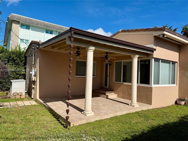 Building Photo - 814 Capri St