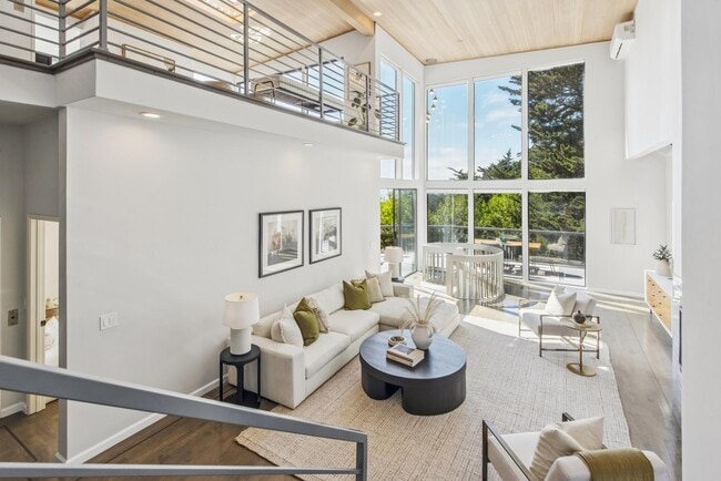 Building Photo - 2861 Chelsea Dr