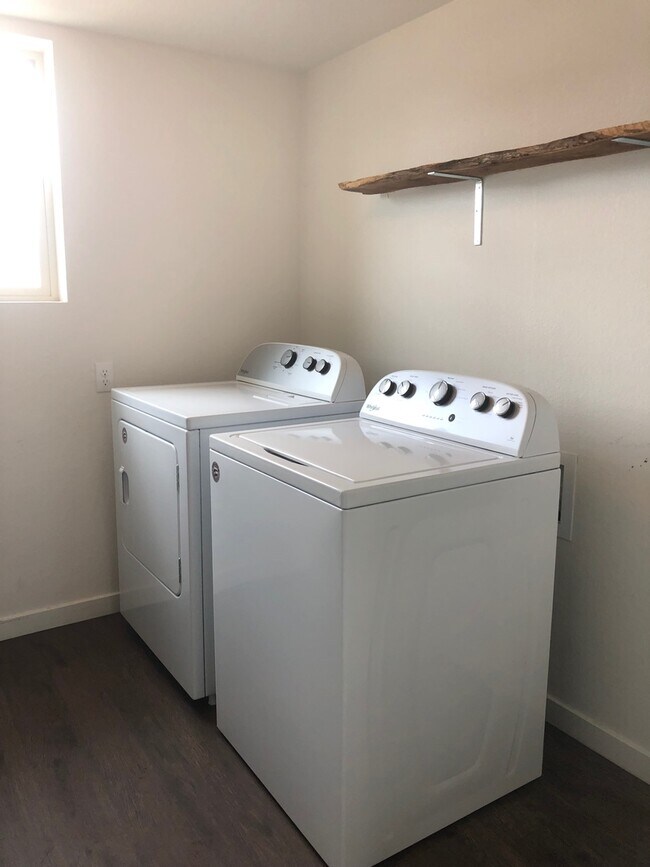 Building Photo - BEAUTIFUL 3BD HOME WITH LUXURY UPGRADES IN...