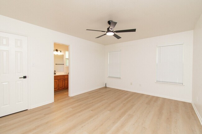 Building Photo - 2 Willow Ct