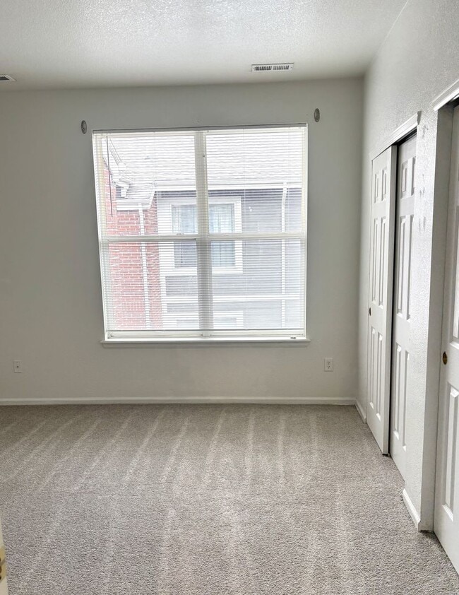 Building Photo - 14323 E 1st Dr