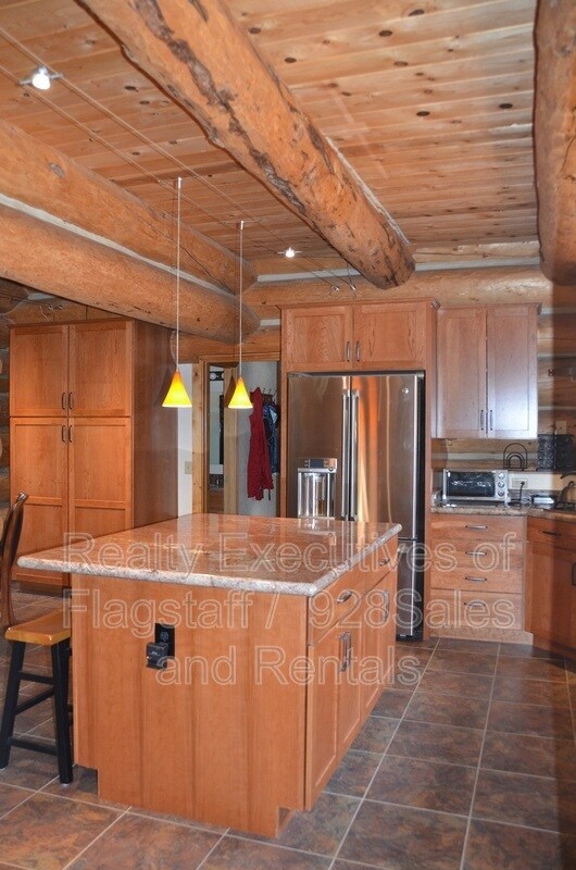 Building Photo - 1500 E Iris Trail