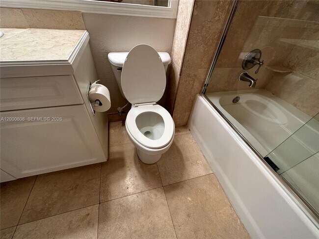 Building Photo - 6841 SW 44th St