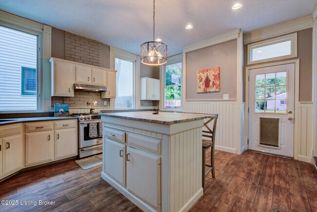 Building Photo - 1422 Highland Ave