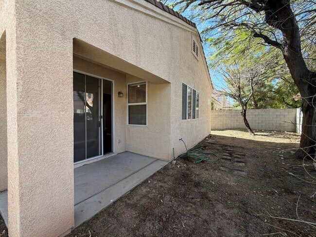 Building Photo - Beautiful 3 Bedroom 2 Bath Single Story Three Bedroom in Spring Mountain Ranch!