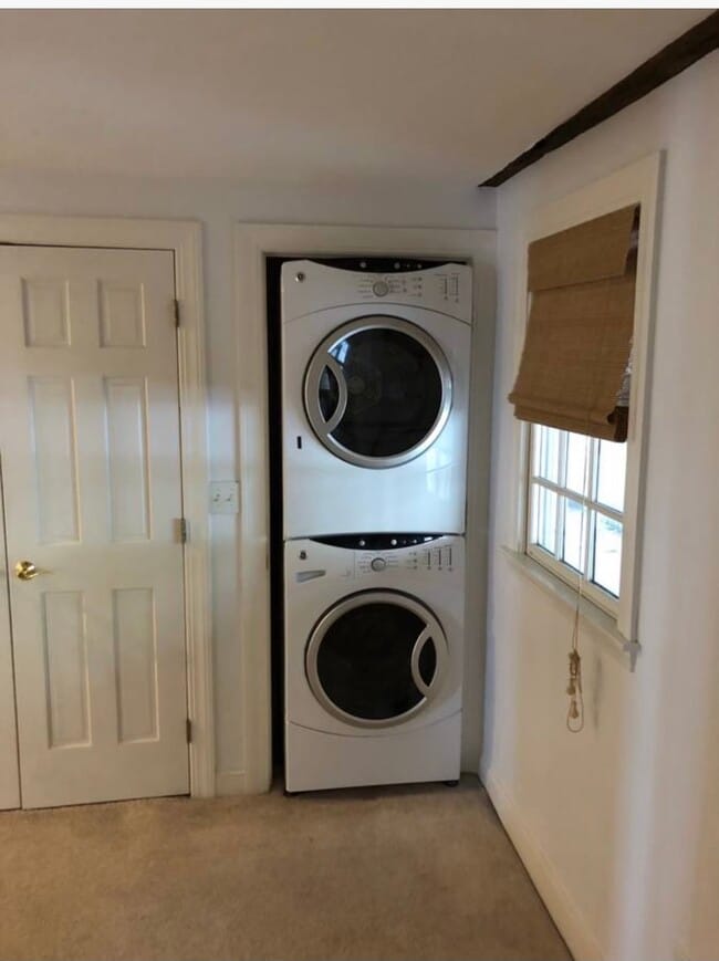 Building Photo - 4 Blaney St