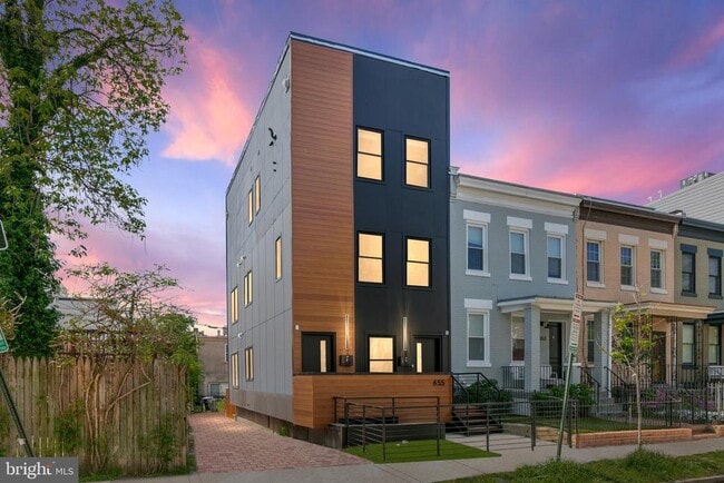 Building Photo - 655 Morton Pl NE