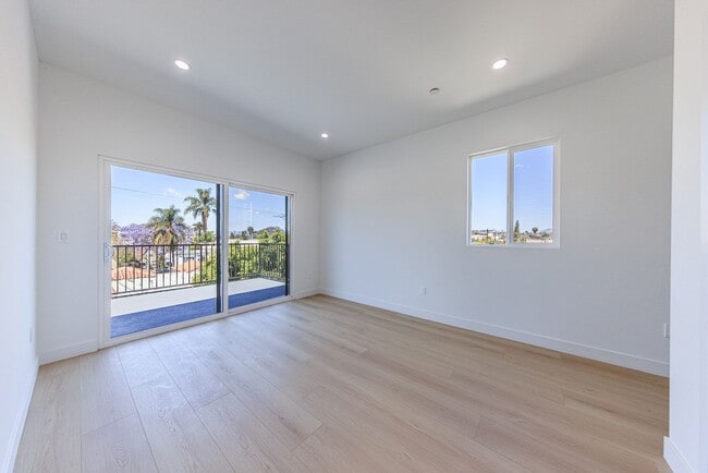 Building Photo - 2847 S Victoria Ave